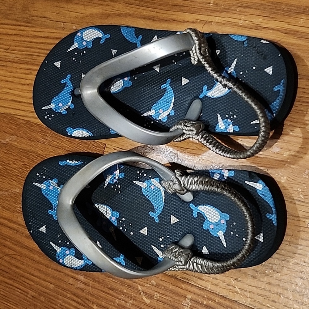 Boys 7/8 flip flops